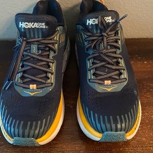 Hoka one Clifton 5 men's shoes size 10